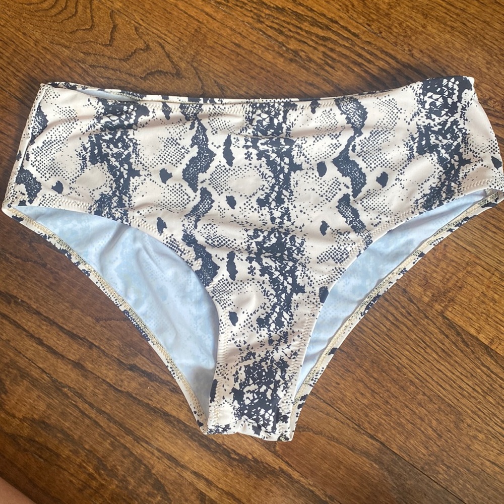 NWOT Shein snakeskin print swim bottoms